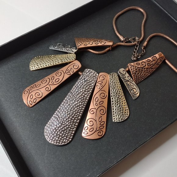 22 Inch Multi Tone Statement Necklace - Picture 5 of 8